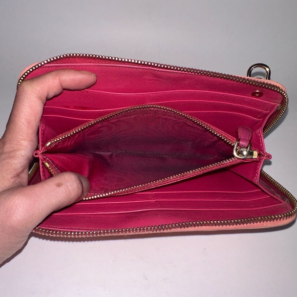 💯 PRADA Logo Peach Saffiano Leather Zippered Wallet on Chain W/ auth cert - Picture 6 of 12